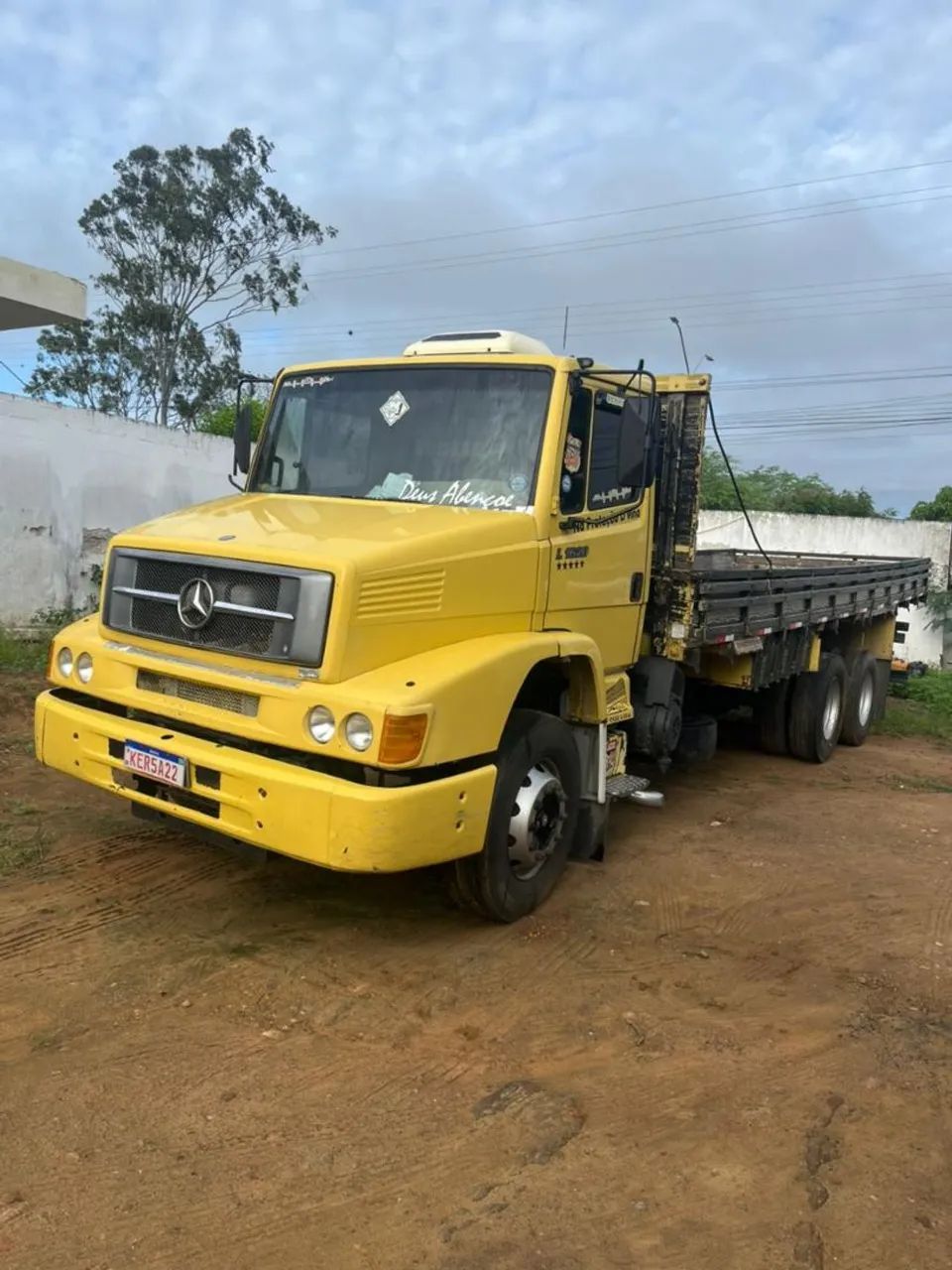 Caminhão Mercedes-Benz Amarelo PARCELADO
