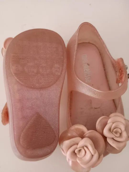 Sandálias infantis Melissa com flores - Foto 2