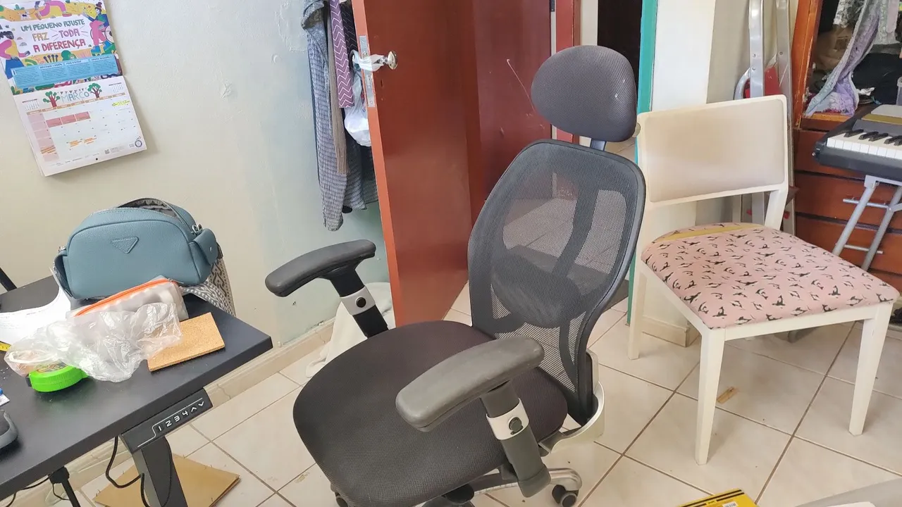 Cadeira de Escritório Giratória Preta Ergonômica New Ergon Presidente RelaxMesh Respirável