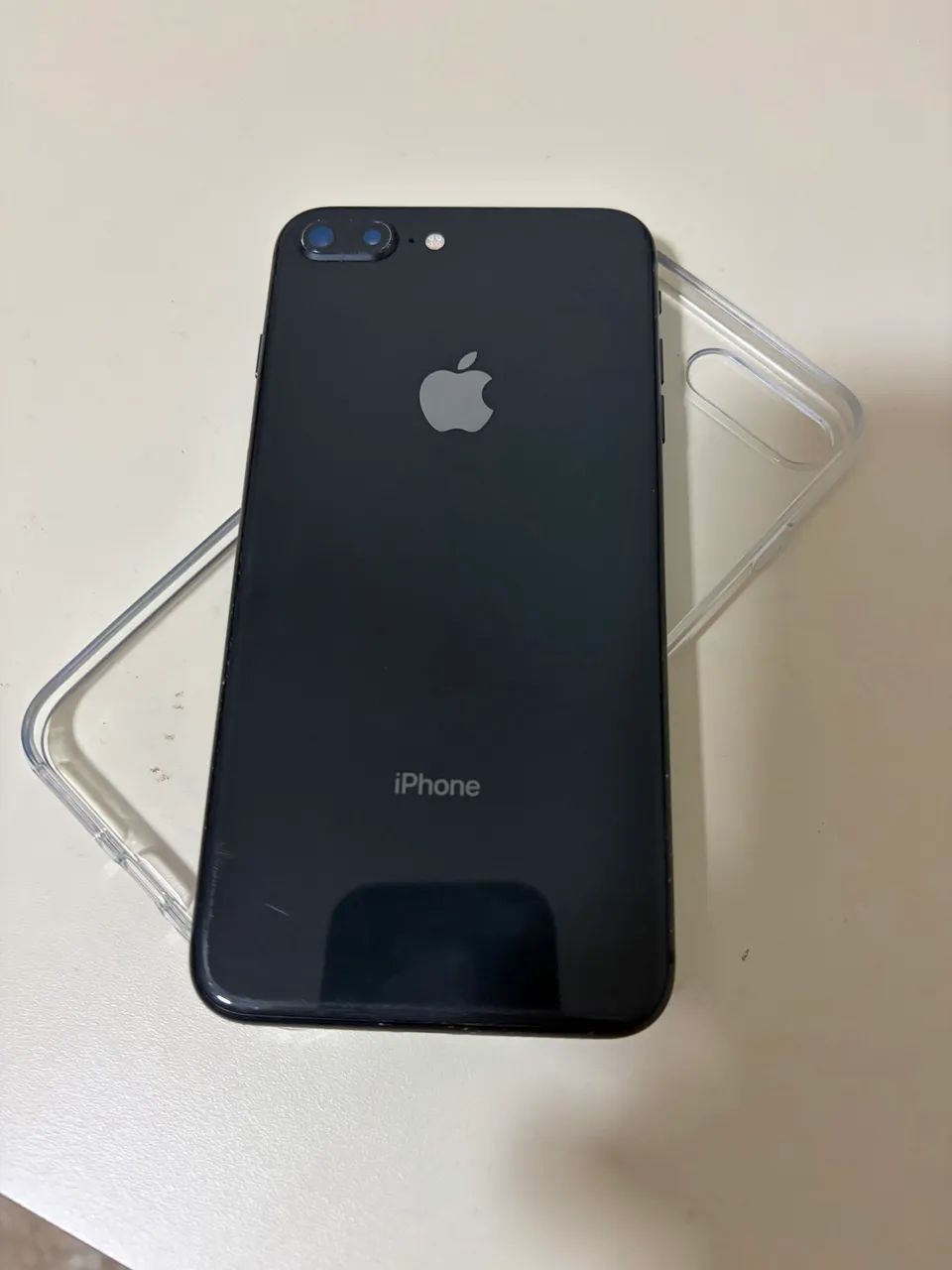 Iphone 8 Plus 256GB cinza espacial c/ capa - Celulares e