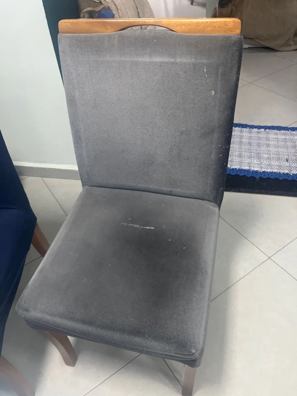 Mesa com 6 cadeiras vidro trincado pequena avaria - Foto 4