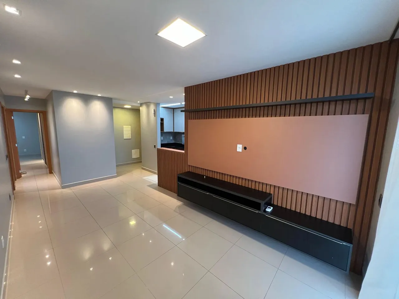 Alugo Apartamento no Condomínio Everest/ 3 Suítes/ Mobiliado e Climatizado