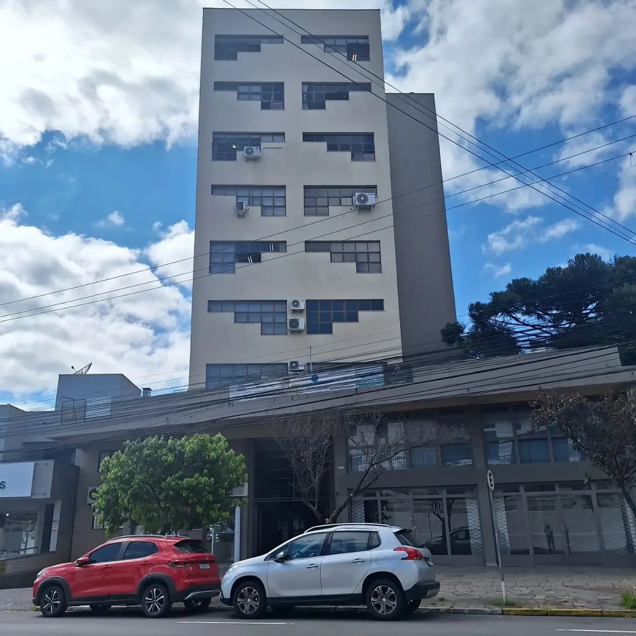 Venda de sala comercial aérea em Caxias do Sul, bairro Rio Branco