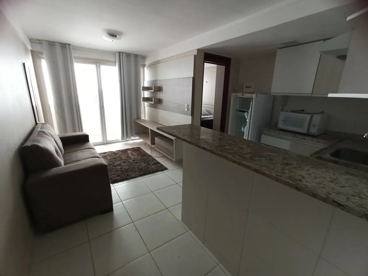 Apartamento para aluguel mobiliado, 01 quarto, varanda, área de lazer em Intermares