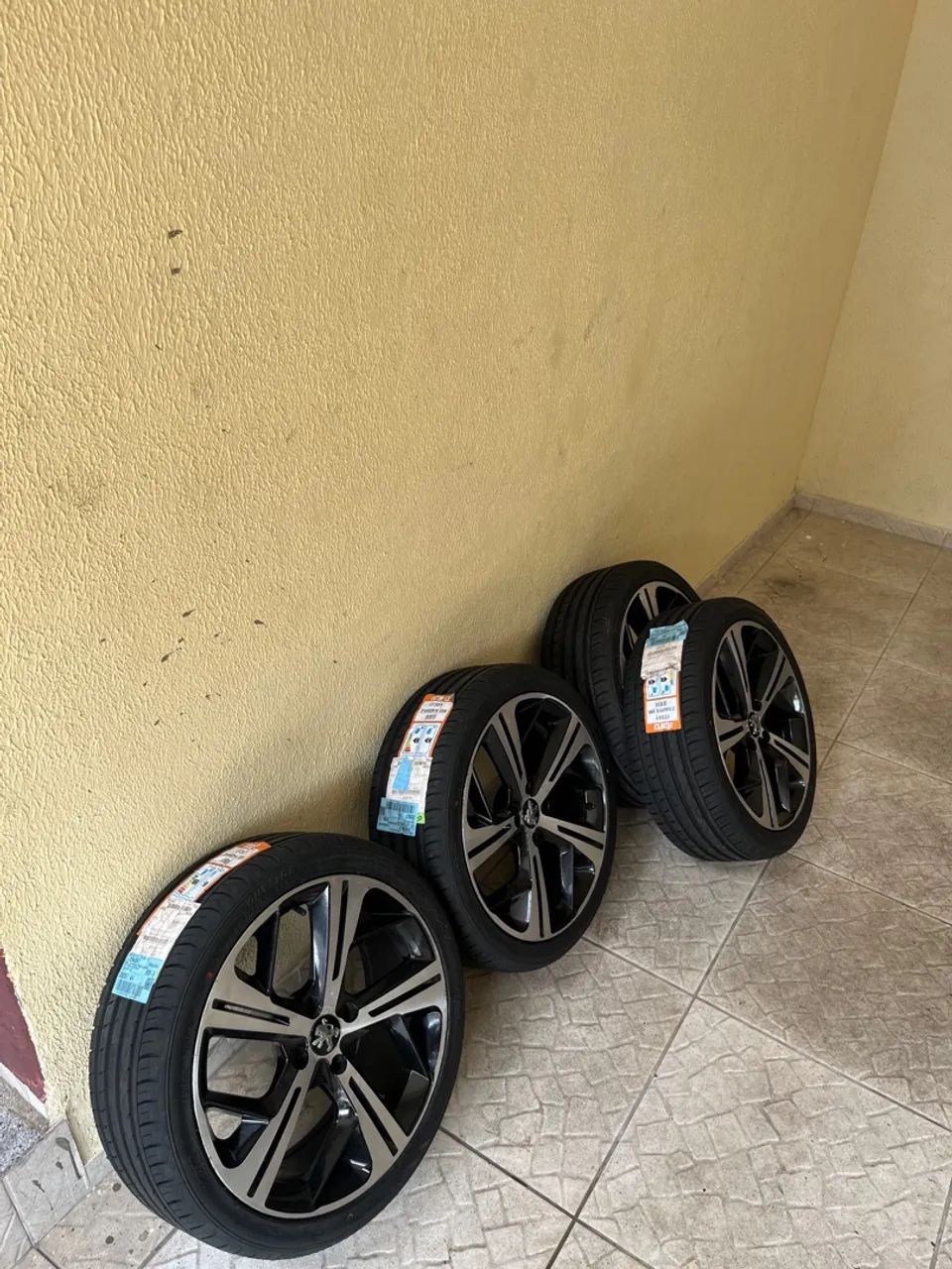 Jogo de Rodas e pneu  215/40r18 - Foto 4