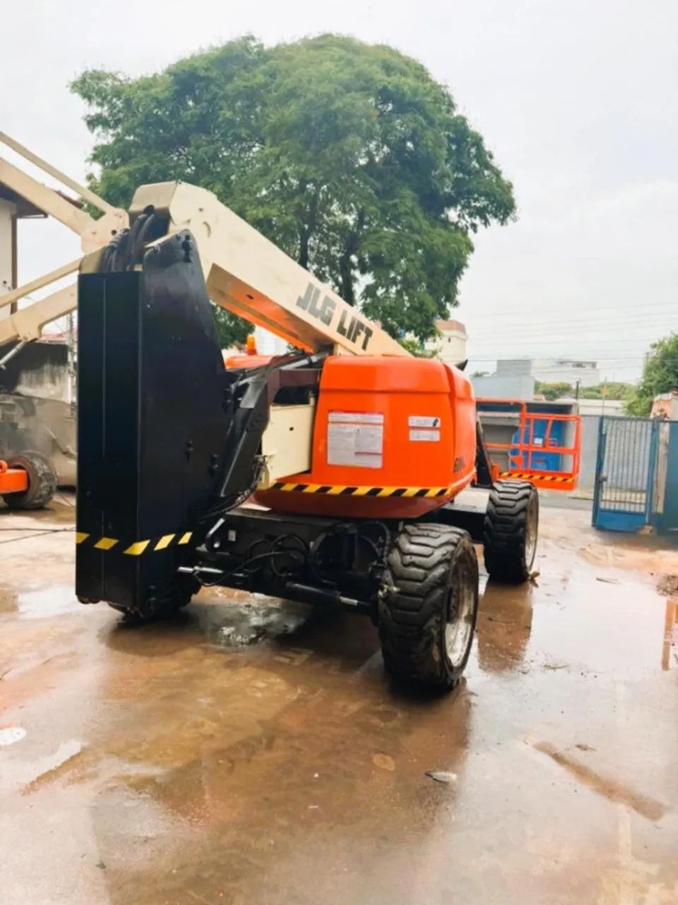 Plataforma Elevatoria Articulada Diesel - 20 metros - JLG 600AJ - Ano 2010 - Foto 5