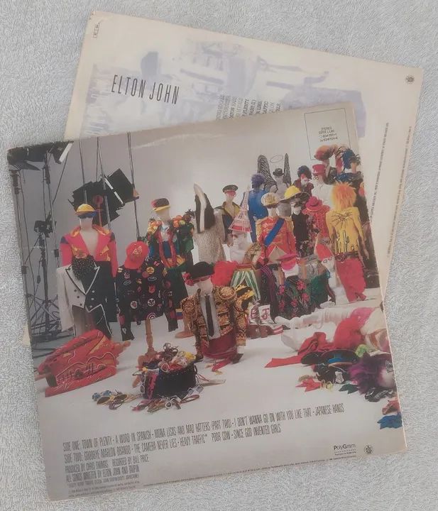 Lote LP Disco de Vinil Elton John - Ice on Fire + Reg Strikes Back - Foto 5