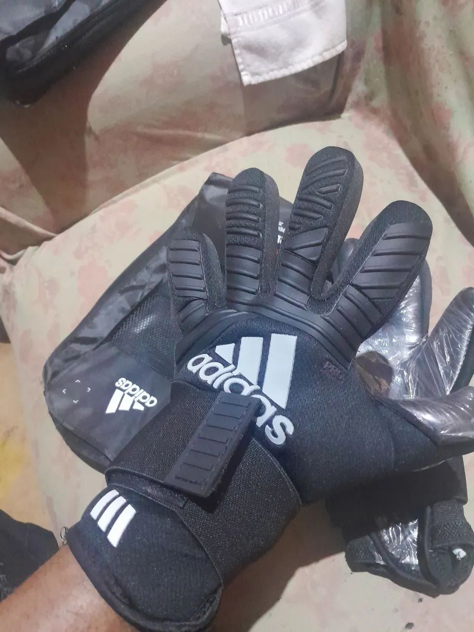 Luvas de Goleiro Adidas Predator Pro - Tamanho 09, nunca usada - Foto 2