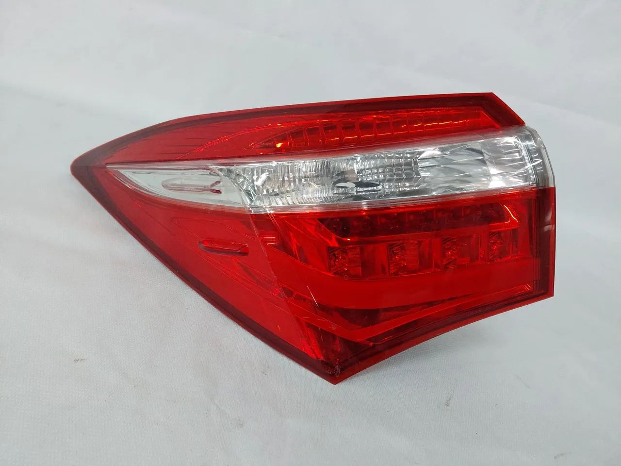 Lanterna traseira Corolla 2014/2017 esquerda com led PRODUTO COM DETALHE 