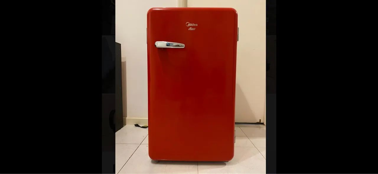 Frigobar Midea Retrô 95 litros vermelho rubi