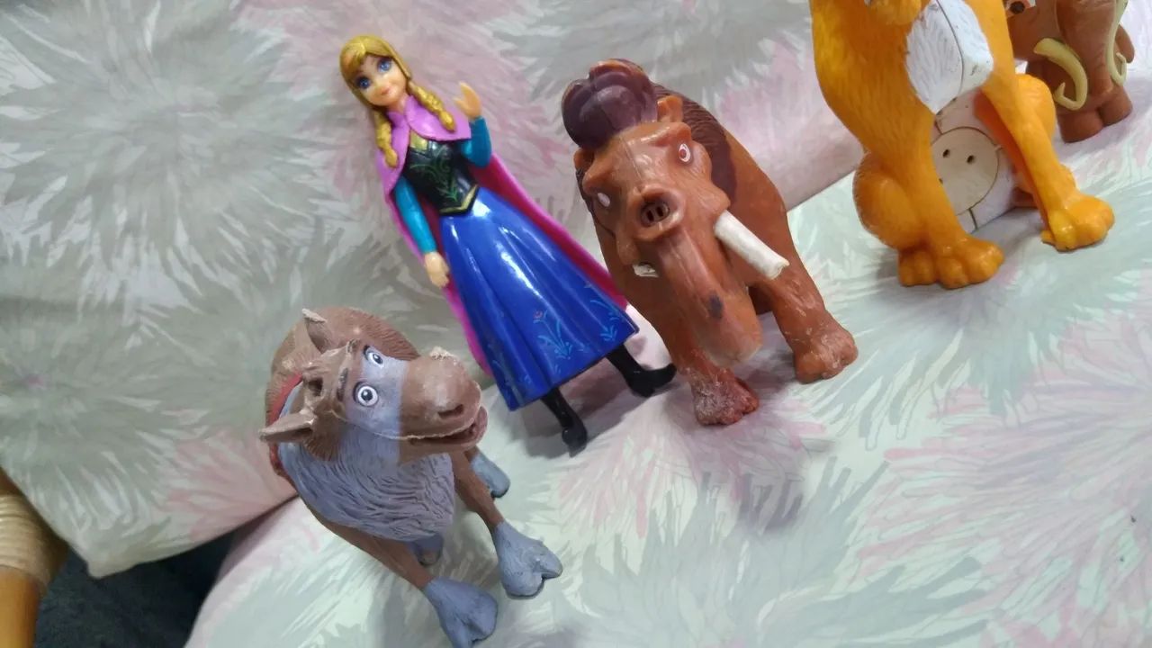 Personagens Frozen e Era do Gelo - Brinquedos - Foto 3