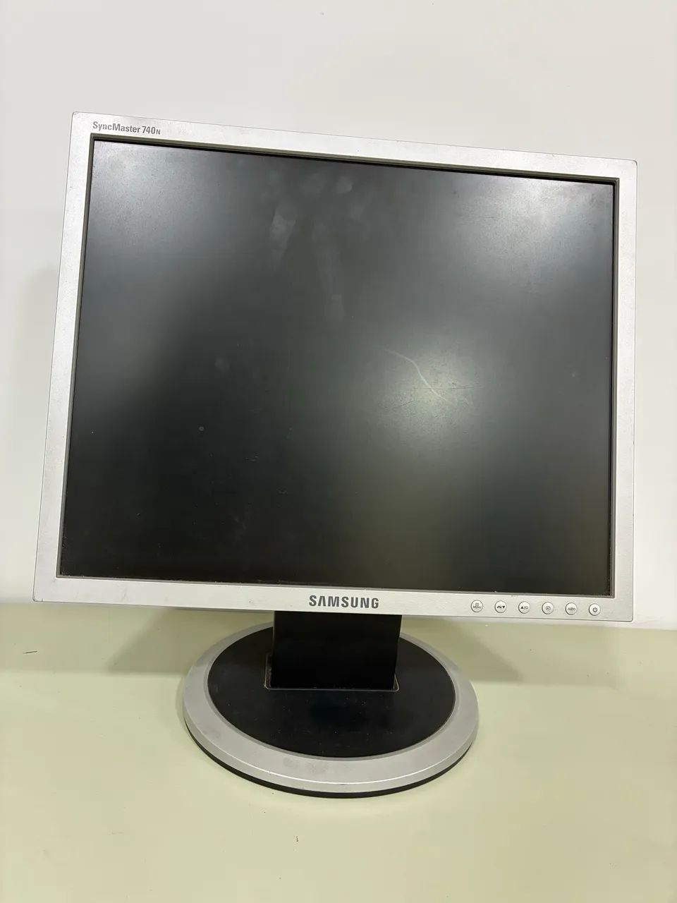 Monitor Samsung SyncMaster 740N (17 polegadas)