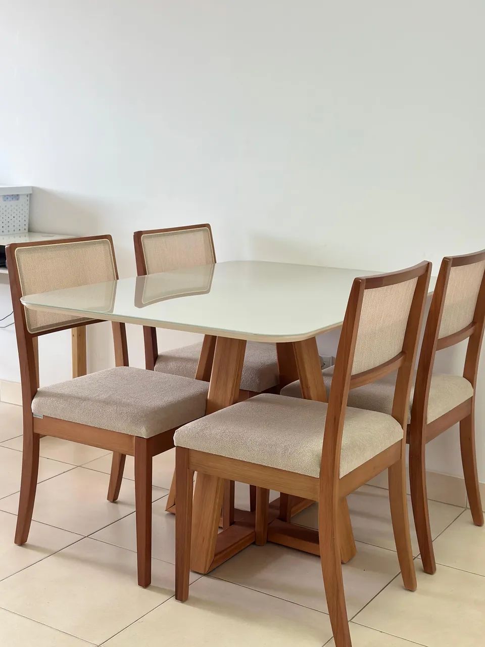 Mesa de jantar 4 cadeiras 