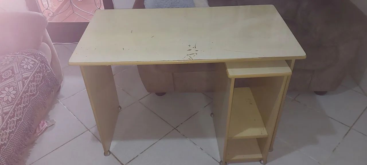 Mesa computador  em madeira bom estado  - Foto 2