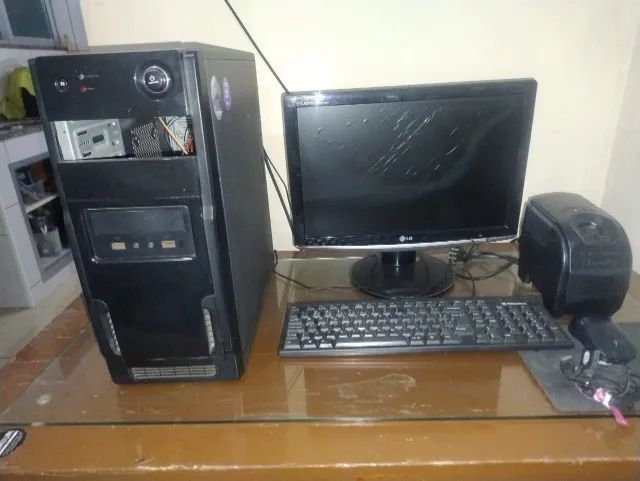 Vendo um computador completo.