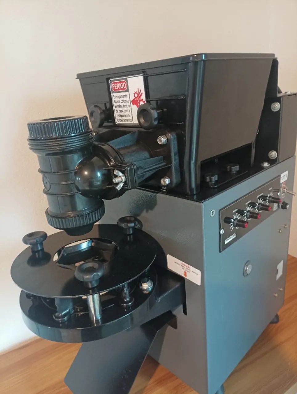 Máquina de fazer salgados 