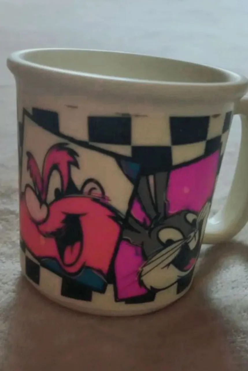 ANTIGUIDADE  CANECA LOONEY TUNNES  ANOS 90