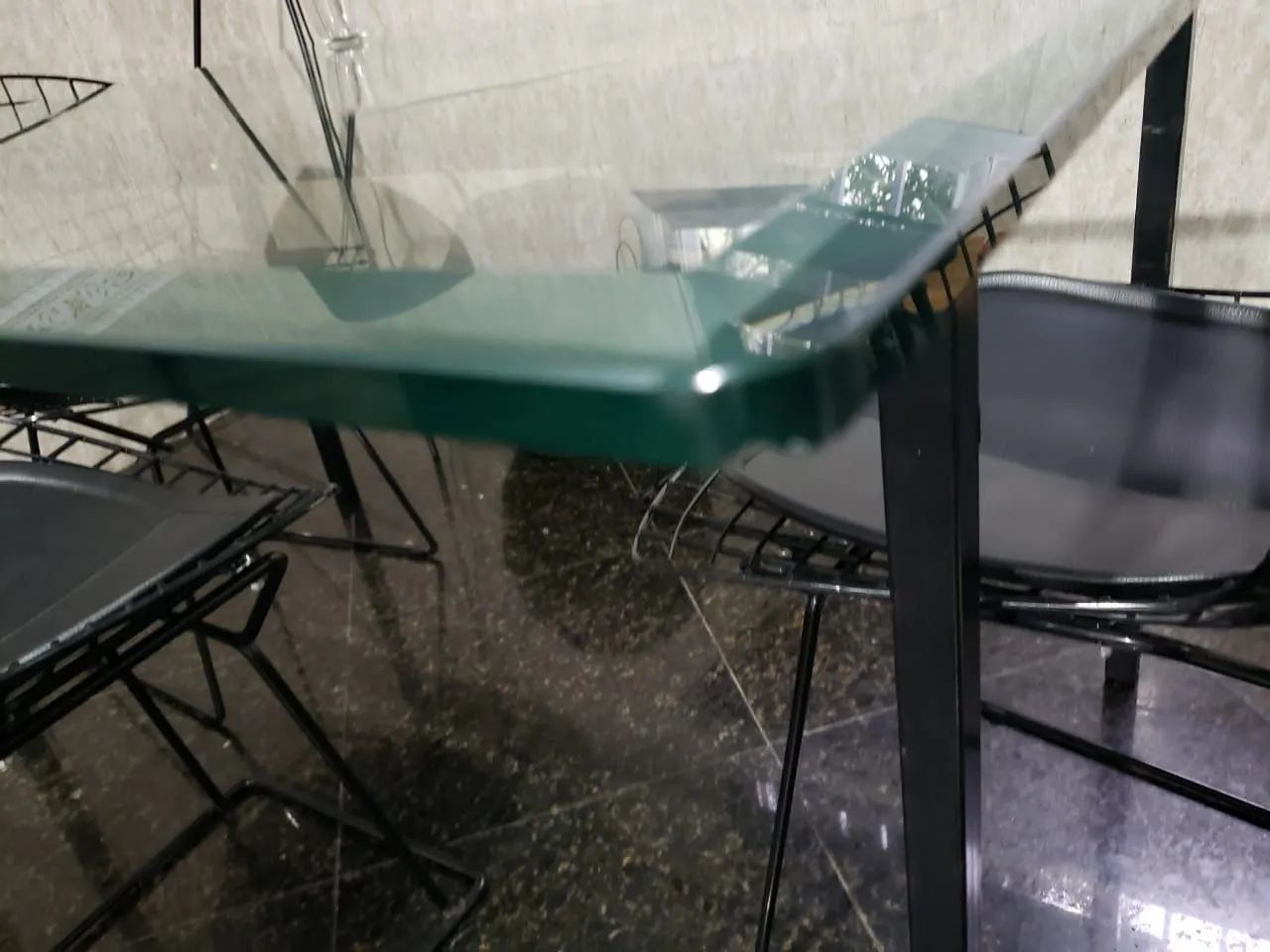 Mesa de jantar retangular vidro 1,15x1,40cm c/04 cadeiiras - Foto 3
