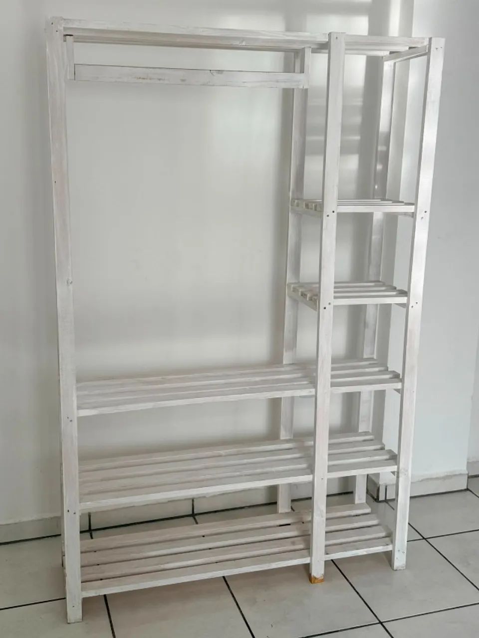 ARARA/GUARDA ROUPA DE MADEIRA - Foto 2