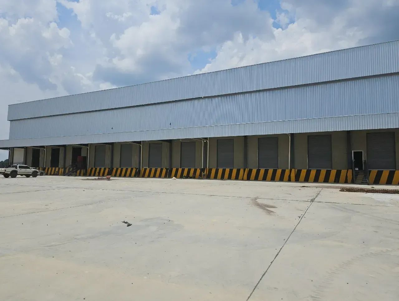 galpão 9500m2 com docas