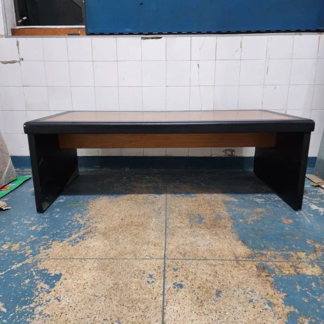Mesa Baixa Retangular 1,21m x 61cm x 41cm Usada - Foto 4