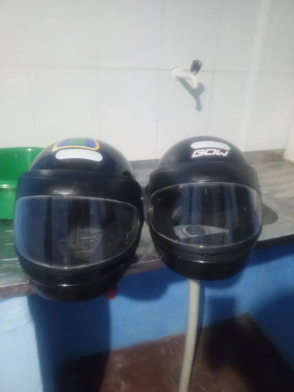 Dois capacetes número 58