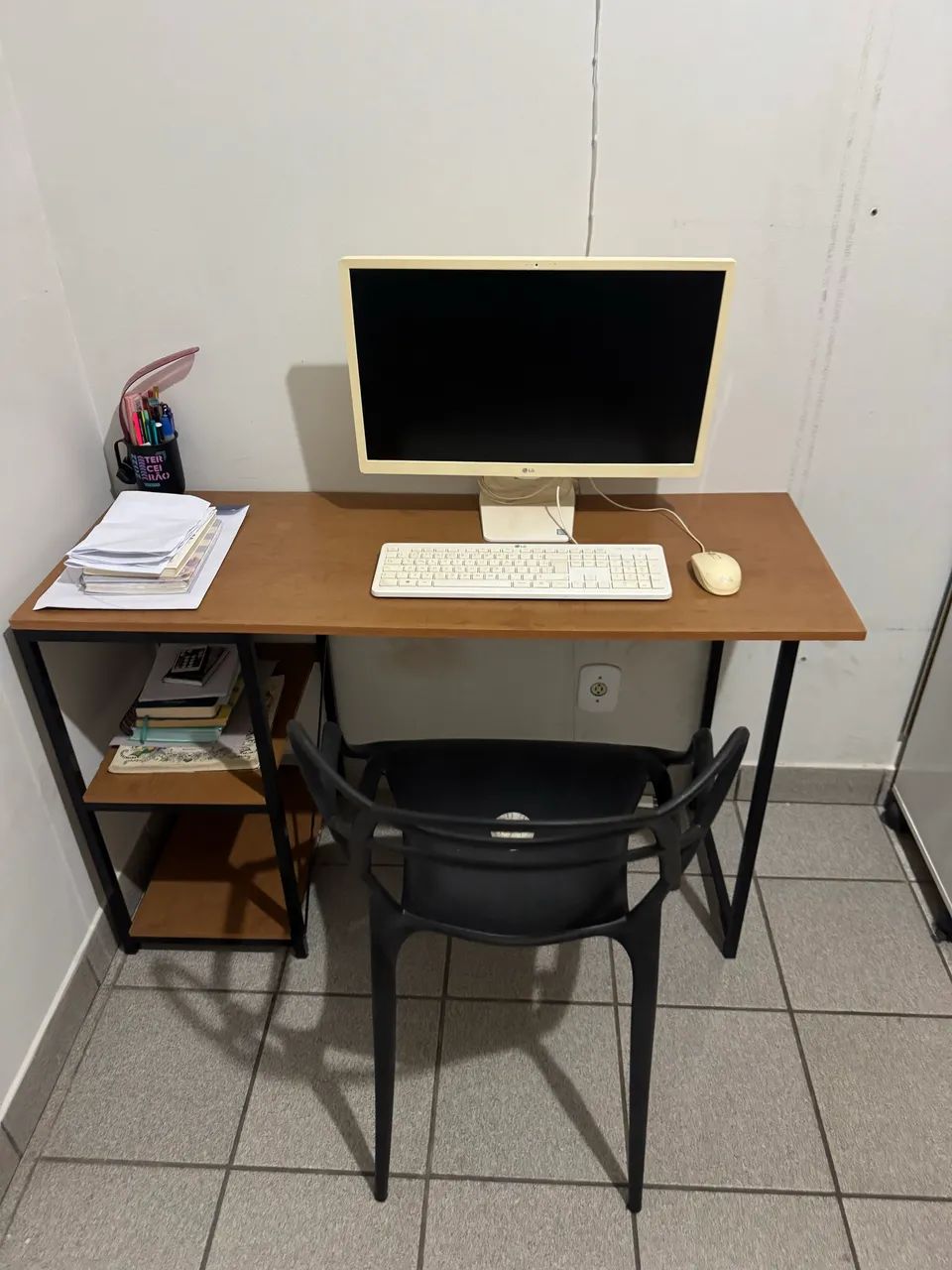 Escrivaninha com detalhe  - Foto 4