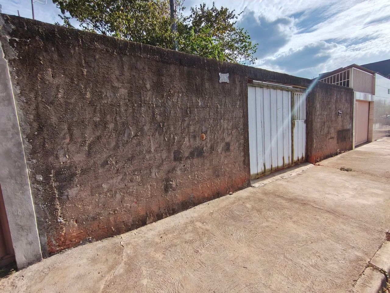 Vendo lote de 200m com barraco dentro 