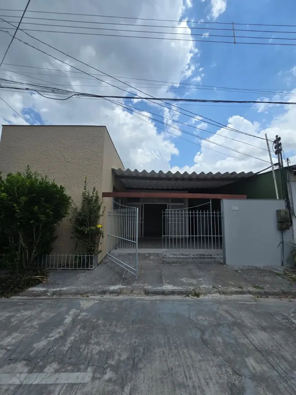 Casa em alamada fechada - Conjunto do Basa