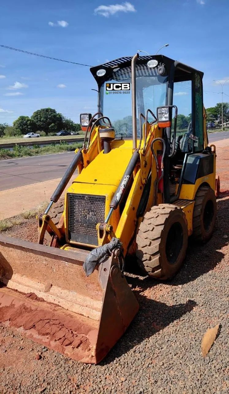 Mini retroescavadeira JCB 1CX cabinada  - Foto 2
