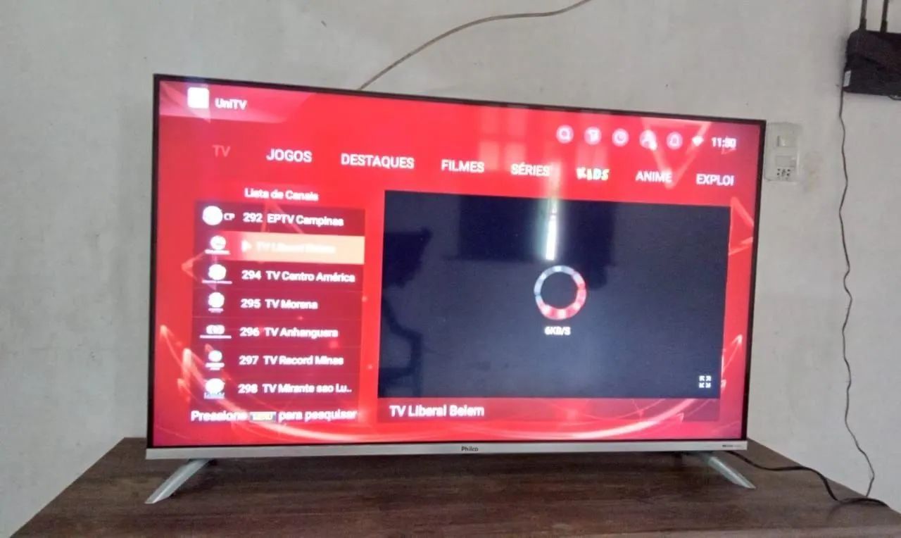Vendo smart tv 43 polegadas marca Philco sistema Android semi nova   - Foto 2