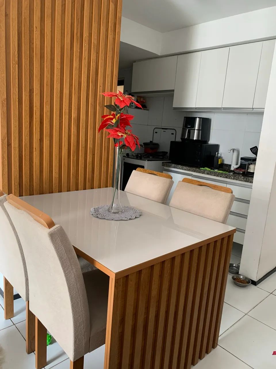 Mesa de jantar com painel ripado  - Foto 2