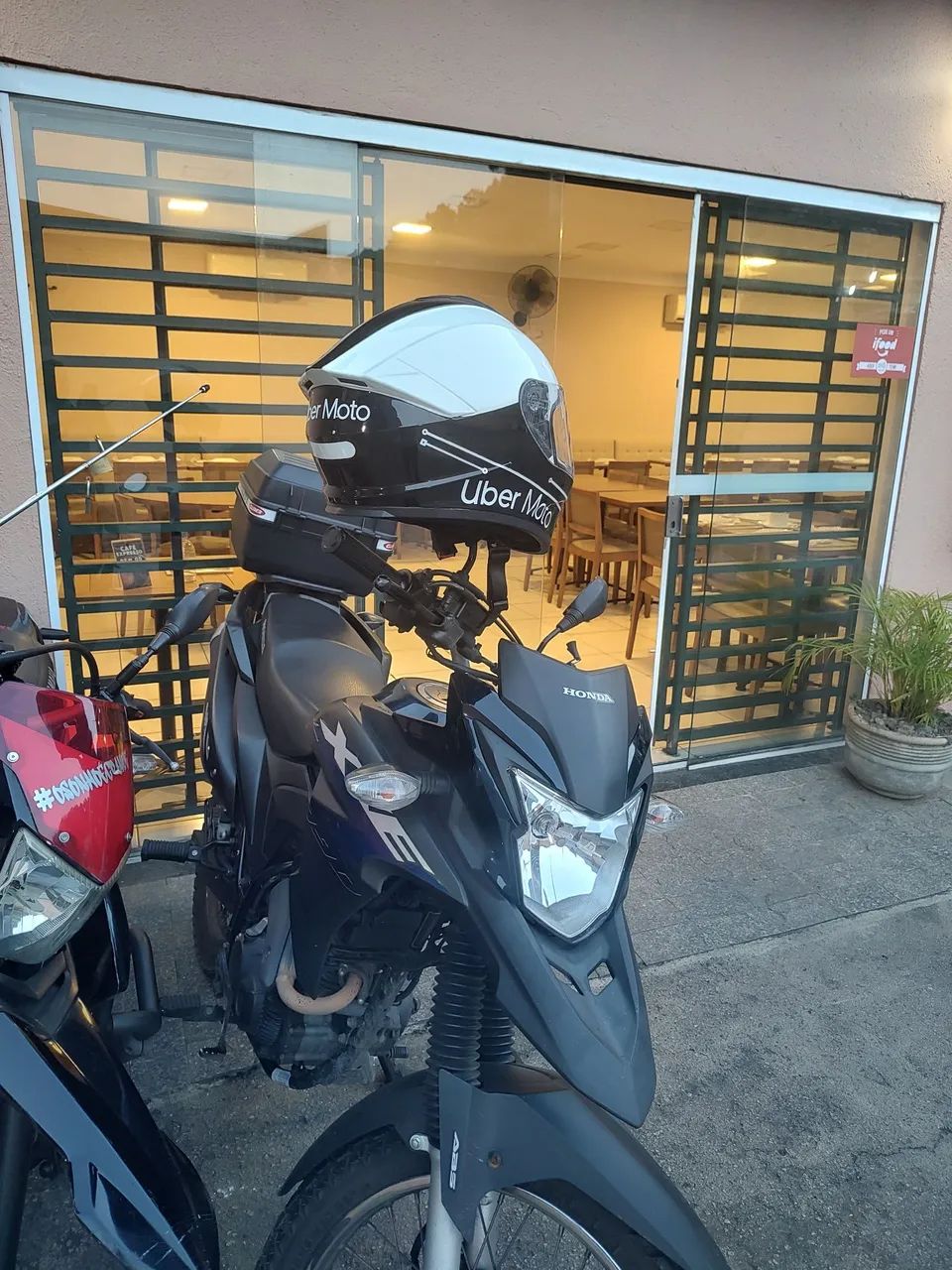 Vendo xre 190 bem conservada 