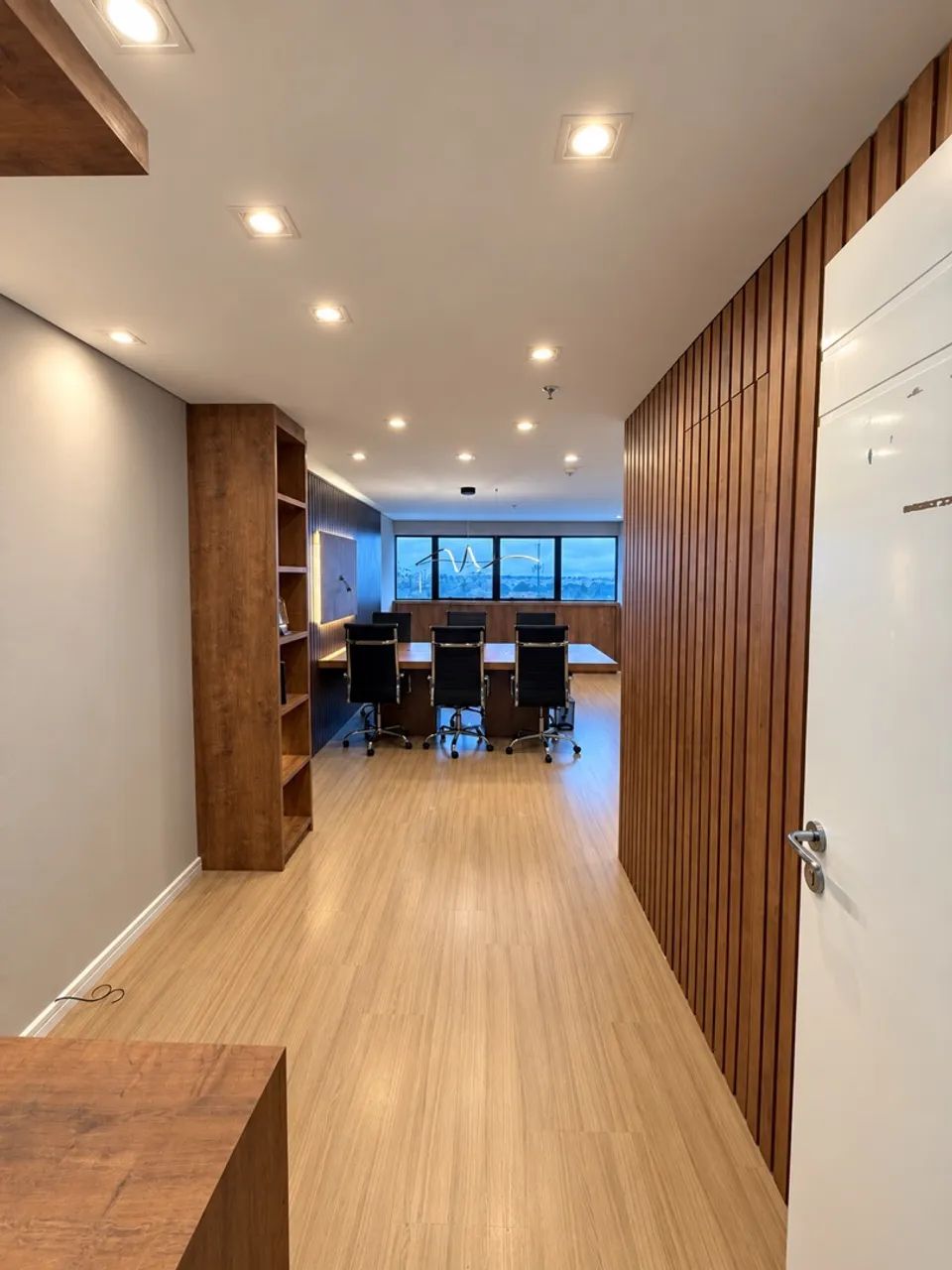 SALA COMERCIAL MOBILIADA E COMPLETA. PRONTA PARA USO - Foto 2