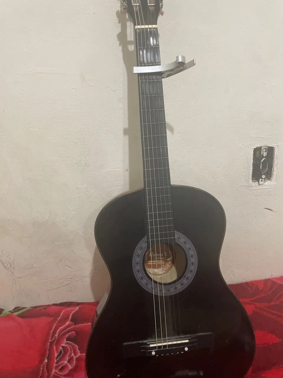 Vendo violão com capô traste e duas paletas 