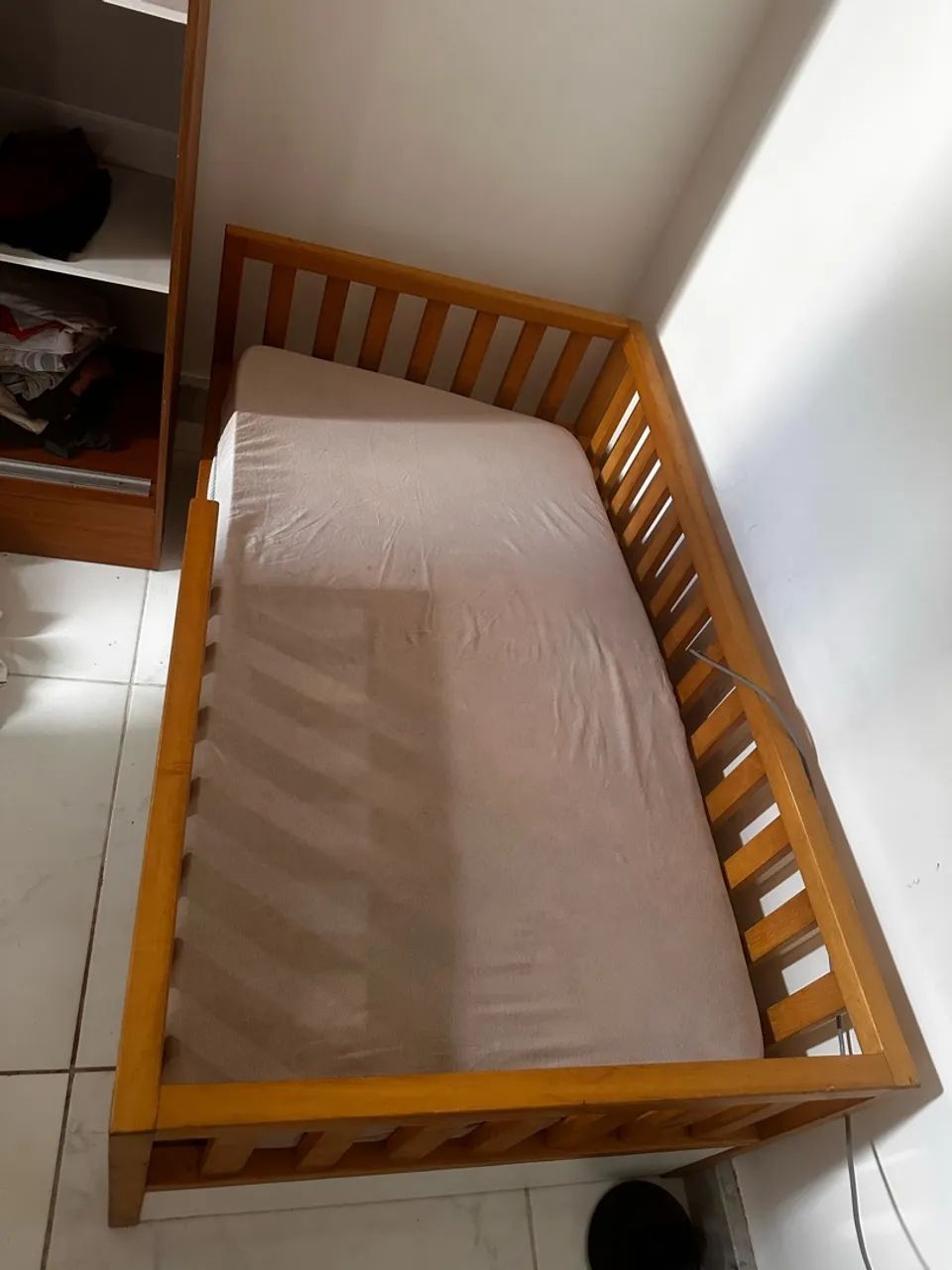 Cama de madeira 2 gavetas - Foto 2