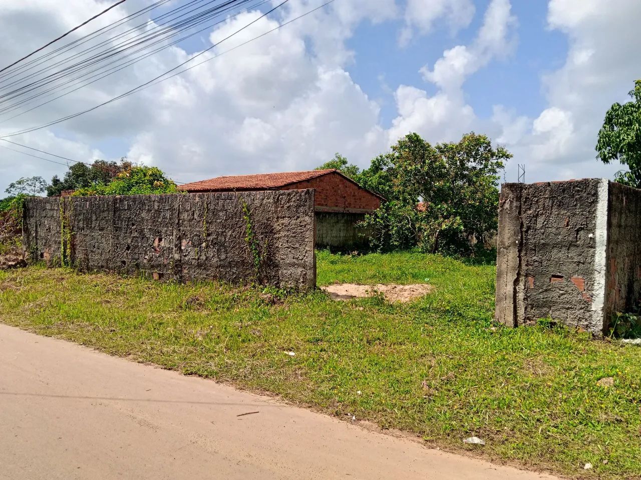 Vendo esse terreno.