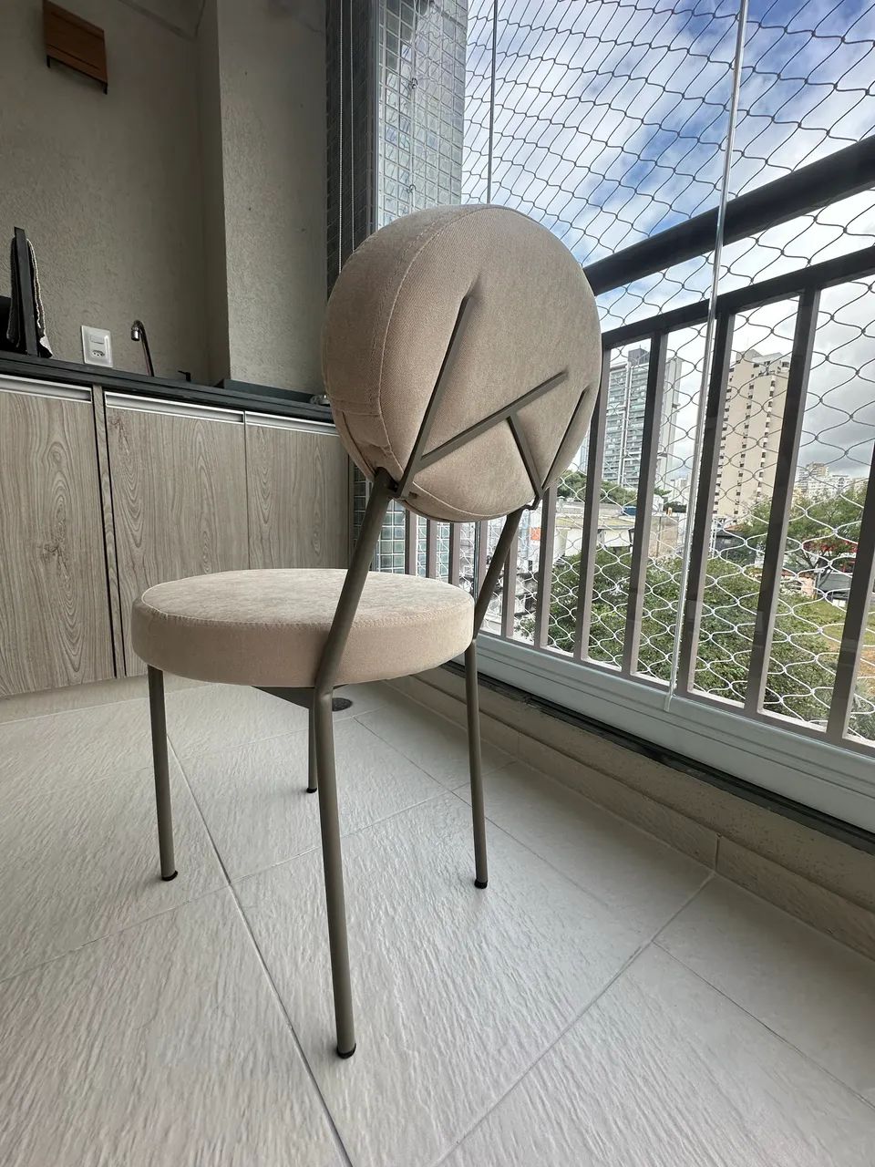 Cadeira nova marrom e bege  - Foto 2