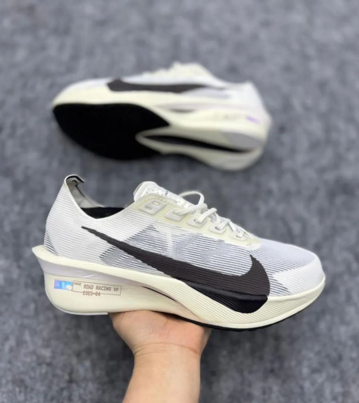 *TÊNIS NIKE VAPORFLY 4* - Foto 5