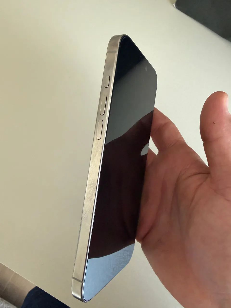 Iphone 16 pro max  - Foto 3