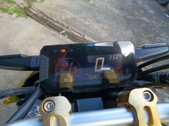 Honda/CB300F Twister ano/modelo 2023 7600 kms único dono.esta na garantia  - Foto 3