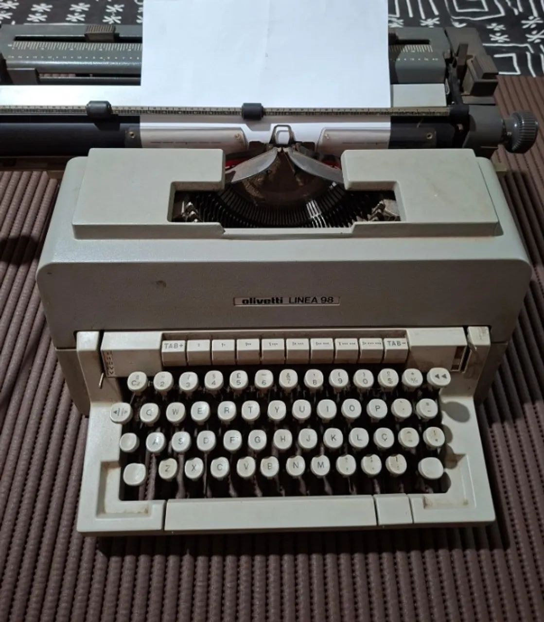 Máquina de escrever Olivetti Linea Vintage Antiquario 
