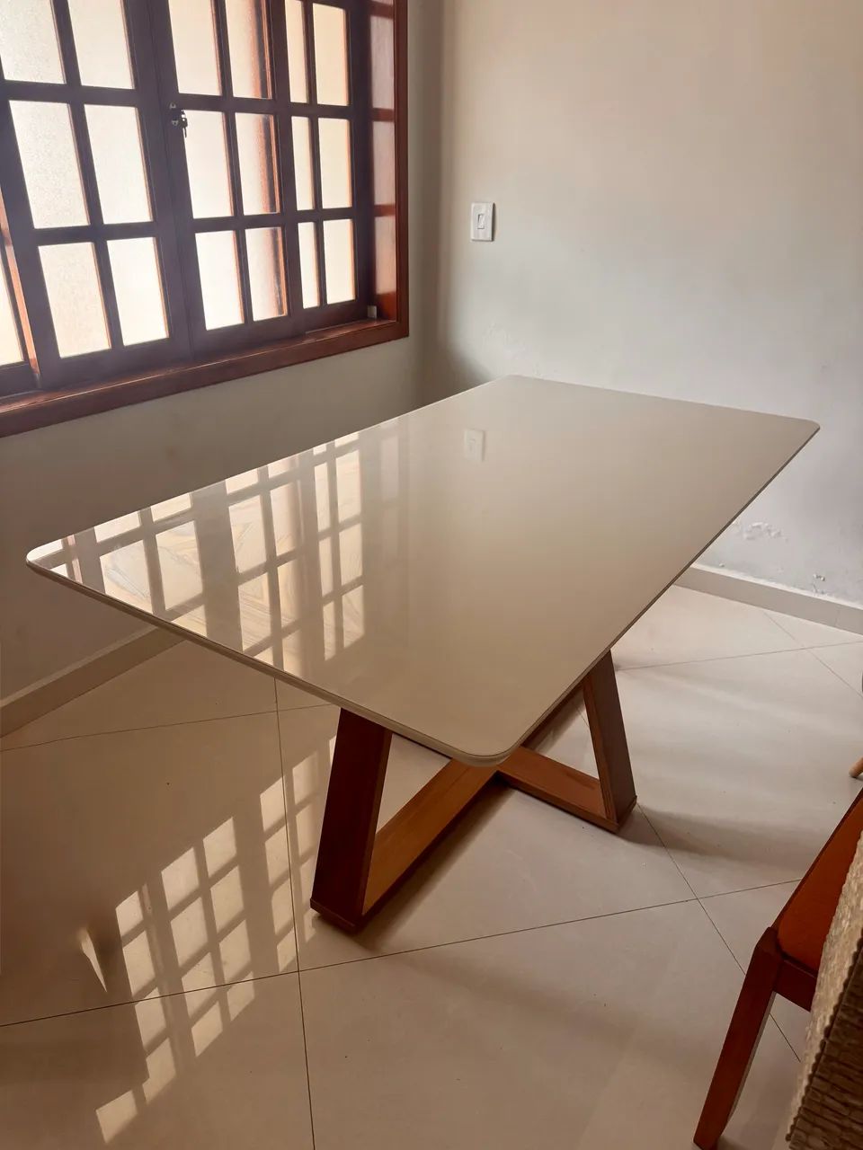 Mesa laqueada 6 lugares - Foto 2