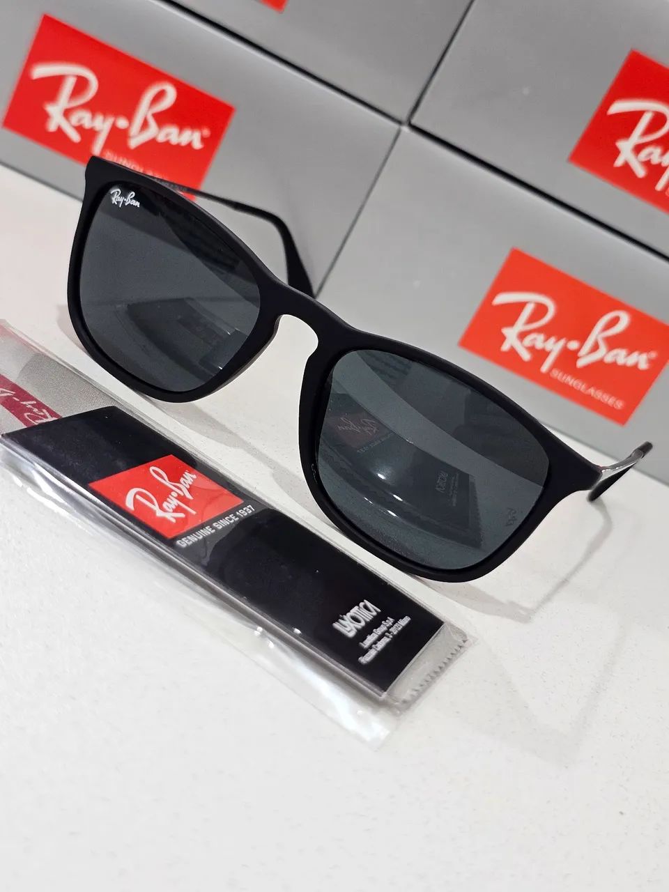 Óculos de sol Ray-Ban Erika All Black 
