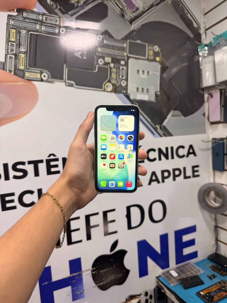 ? iPhone 11 na Carcaça 17 Pro Silver ? Visual Premium e Exclusivo! ? - Foto 4