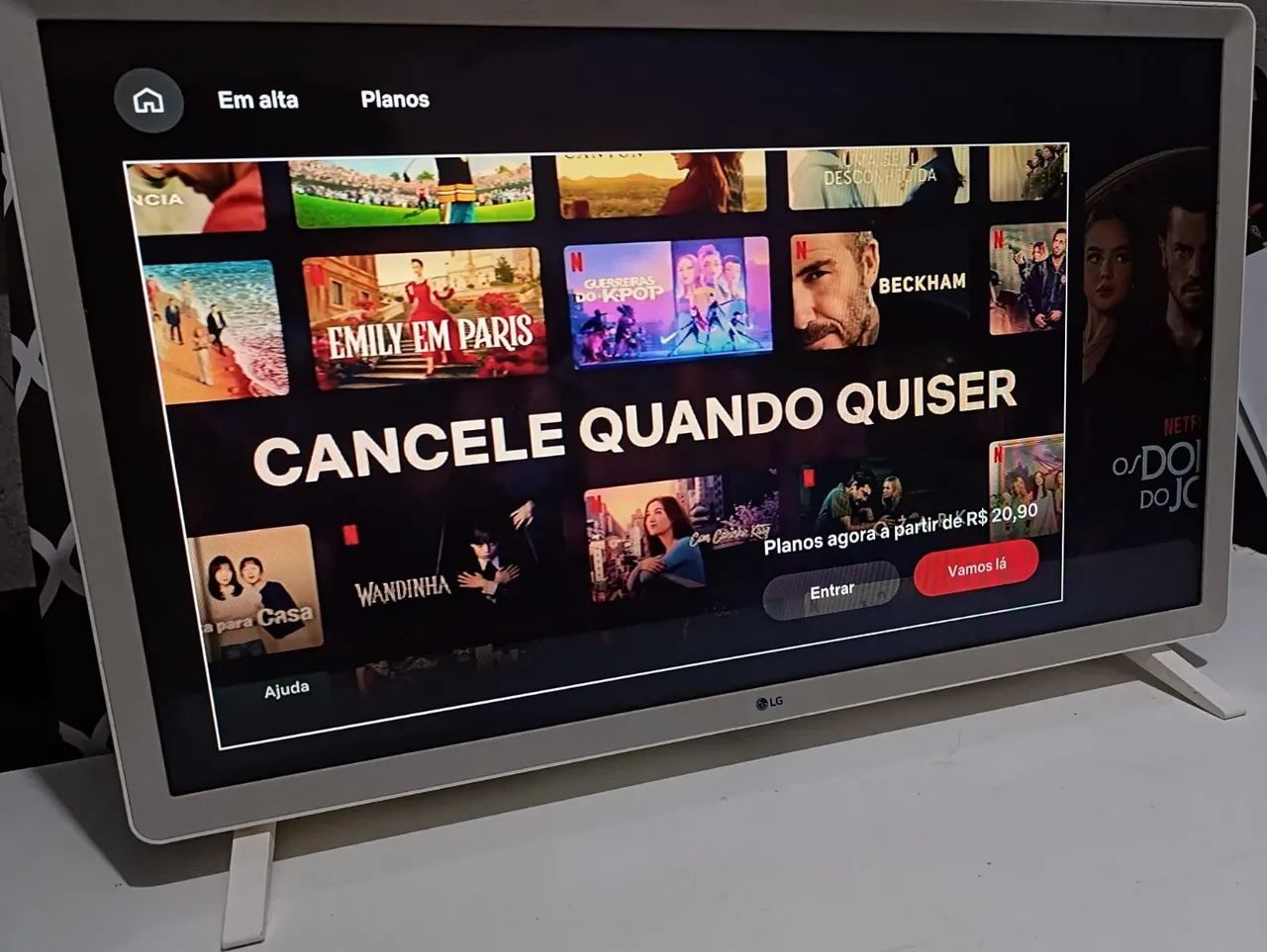 Tv smart 32 4k funcionando perfeitamente pé e controle - Foto 5