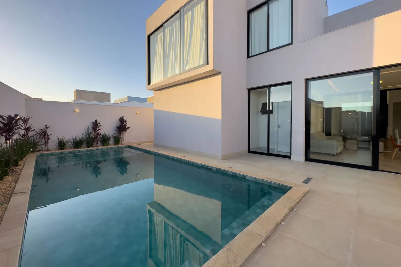 Belíssima casa em excelente localização ! 