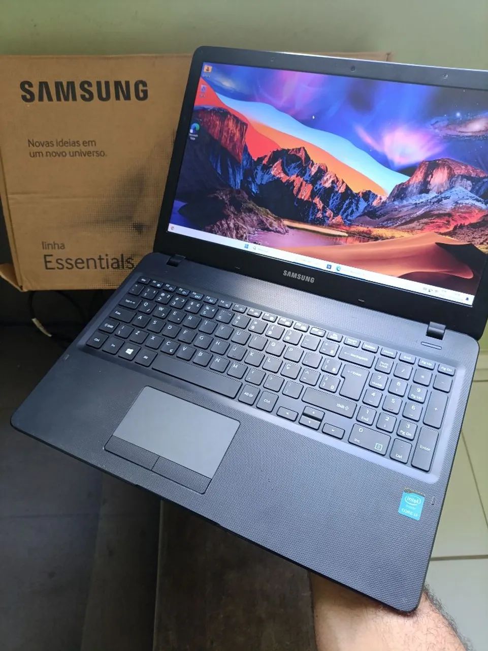 Notebook SAMSUNG ESSENTIALS Com caixa- Core i3 -1TB armazenamento- 8GB RAM -Oportunidade