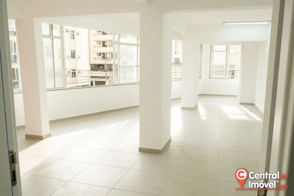 Sala comercial com 200m² na Av. Atlântica  Espaço e visibilidade - Foto 3