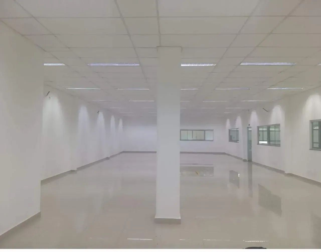 galpão 9500m2 com docas - Foto 3
